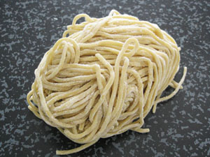 業務用生中華14番S太麺  200g 4玉入り