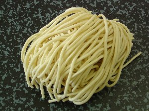 業務用生中華16番丸麺  5玉