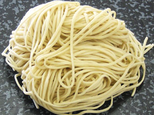 尾道ラーメン業務用生麺・18番白平麺  20玉